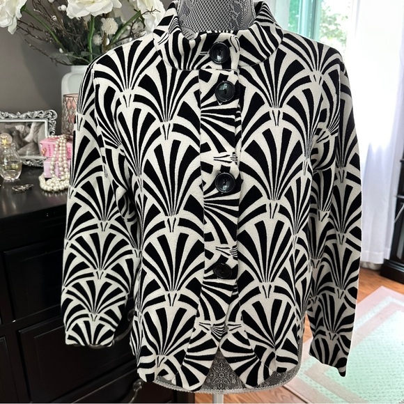 Chico’s Black White Geometric Button Knit Jacket Sz 1 (M/L) Statement Print - Picture 2 of 12